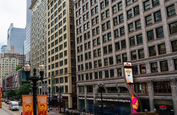 Art Deco skyscrapers on the riverfront guided walking tour