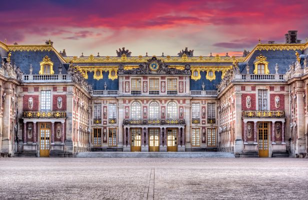 Versailles Palace guided tour from Paris including gardens shows