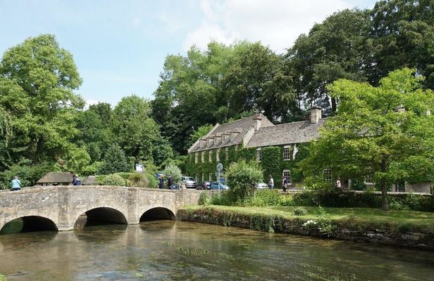 Stratford-Upon-Avon and The Cotswolds private car group tour