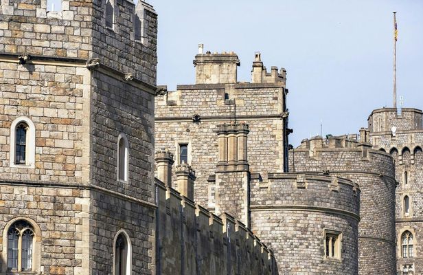 Windsor Castle and Stonehenge with private group car tour from London