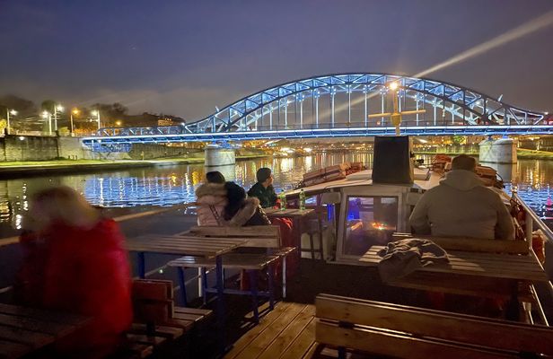 Krakow evening boat trip with a glass of wine
