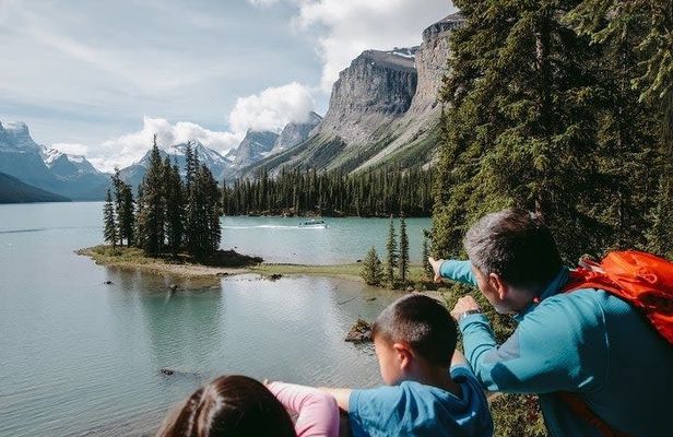 Maligne Lake cruise
