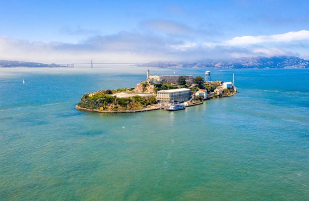Alcatraz tour including ferry boat and Wharf lunch credit