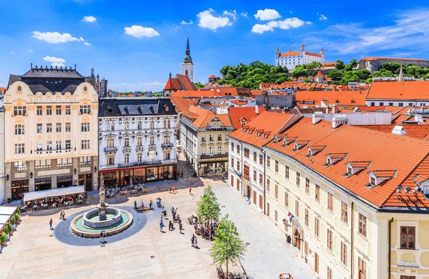 Bratislava city center tour from Vienna with coffee and cake