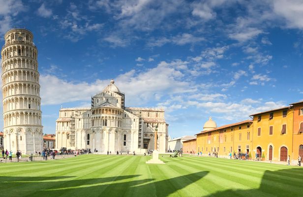 Self guided tour with interactive city game of Pisa