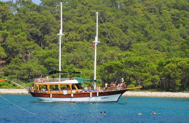 Full-day cruise with lunch from Kemer