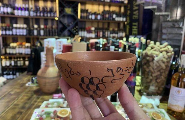 Wine promenade tasting tour in Tbilisi