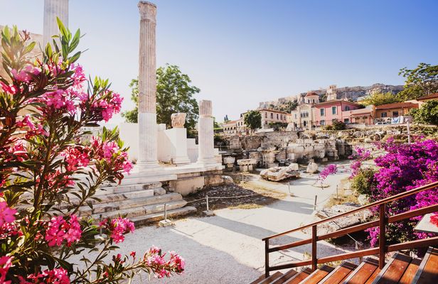 Self guided tour with interactive city game of Athens
