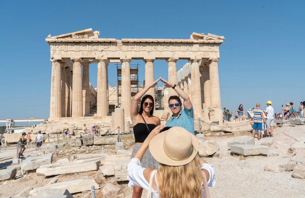 Private mythology group guided tour of Acropolis and Museum