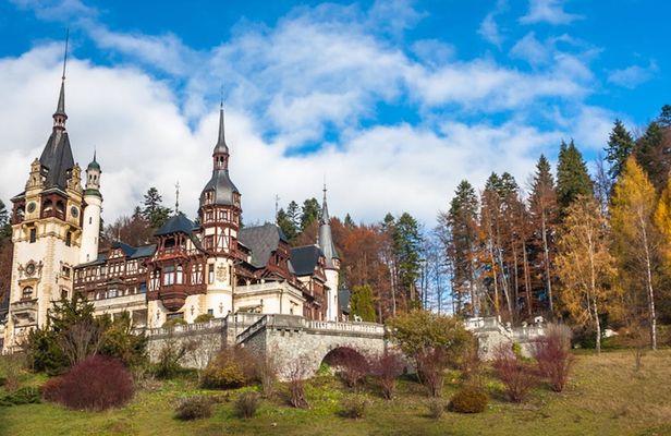 Bran Castle, Peles Castle and Brasov Guided Tour