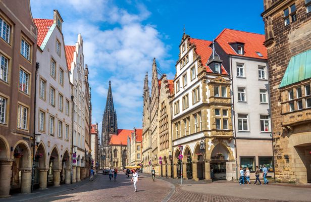Self guided tour with interactive city game of Münster