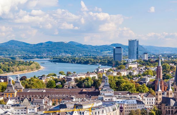 Self guided tour with interactive city game of Bonn