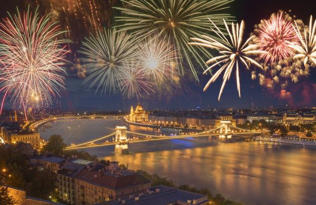 St. Stephen's Day fireworks cruise with 3 drinks