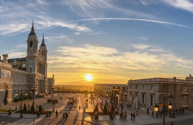 Self guided tour with interactive city game of Madrid