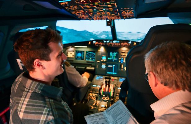 120-minute experience flight in the Airbus A320 flight simulator in Frankfurt