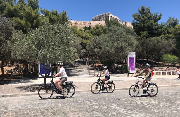 Ebike tour of the classical Athens best attractions