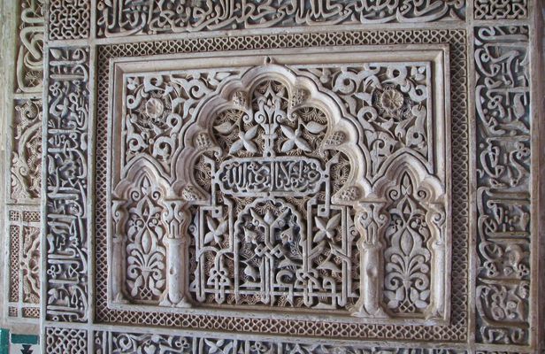 Granada walking tour with Alhambra Palace and Generalife Gardens from Málaga