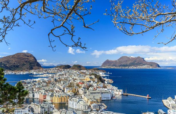 City Sightseeing hop-on hop-off bus tour of Ålesund