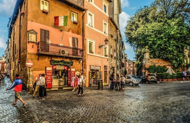 Hidden Trastevere and Villa Farnesina private tour