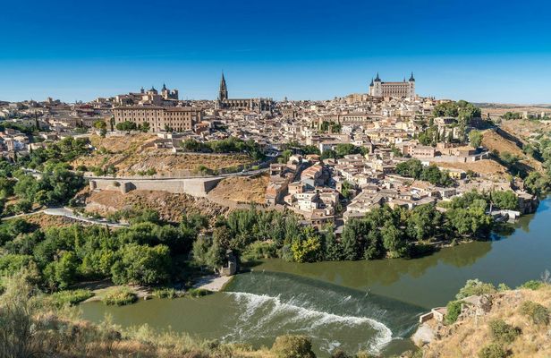 Monumental tour of Toledo with various ticket options