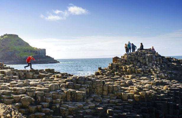 Giants Causeway, Dunluce castle, Dark Hedges tour from Dublin