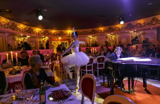 Cabaret dinner show in Venice