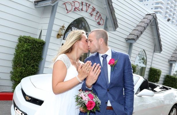 Las Vegas 'Super Sized' drive-thru wedding package