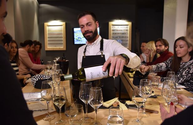 Best rated wine tasting under the Acropolis