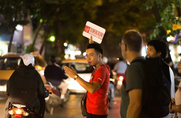 Hanoi street food guided night tour