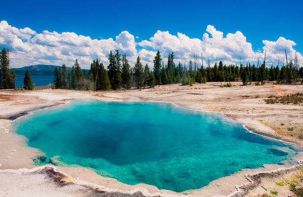 Yellowstone national park self-driving audio tour