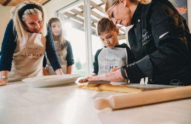 Tuscan cooking class: pasta making and sauces with lunch or dinner
