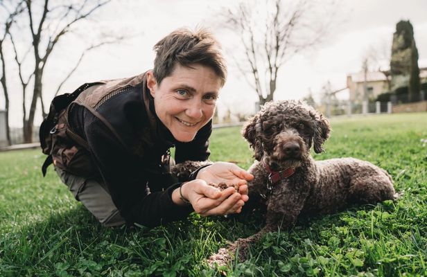 Truffle Hunting with lunch in Barberino Tavarnelle