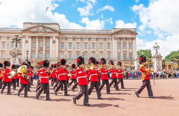 Royal Westminster and changing of the guard walking tour in London