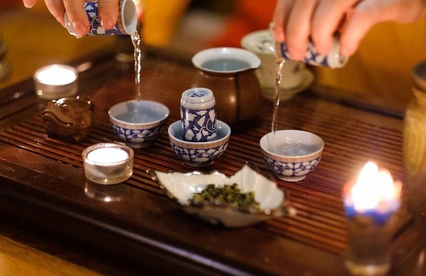 Georgian tea tasting and walking tour in Tbilisi