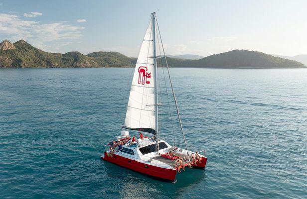 Tongarra Whitsundays Cruise and Snorkeling with Lunch