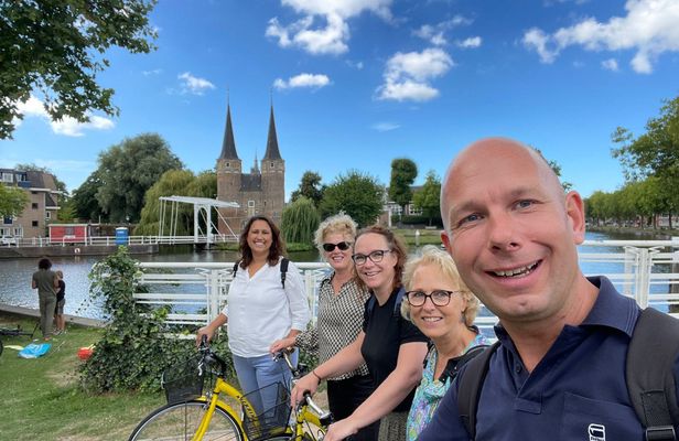 Small-group scooter tour in and around Delft