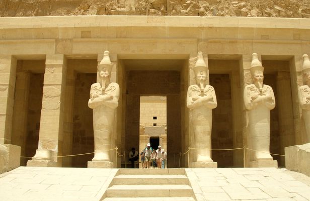 Luxor Guided Tour from Marsa Alam with Nile Cruise and Lunch