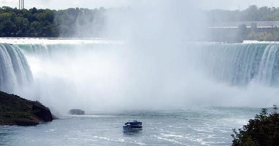 Niagara Falls tour with boat ride from Toronto