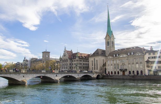Intro tour of Zurich guided by a local with boat and funicular ride