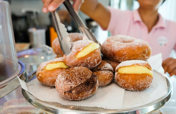 Guided tour of Oceanfront to discover the best donuts in Miami