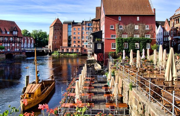 Hamburg Old Town highlights private walking tour