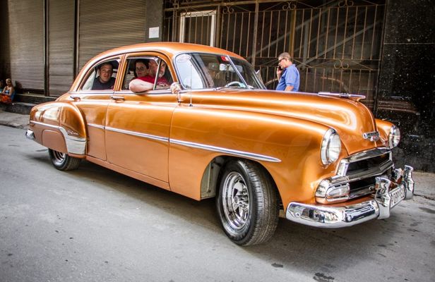 Tour Vinales in American Classic Car from Havana
