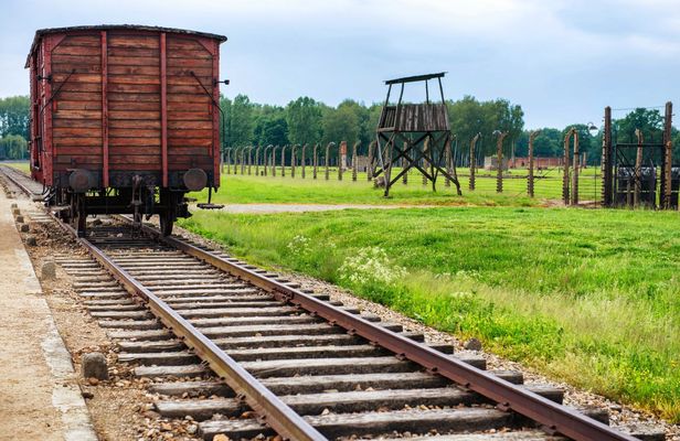 Auschwitz-Birkenau guided tour and pickup from Krakow