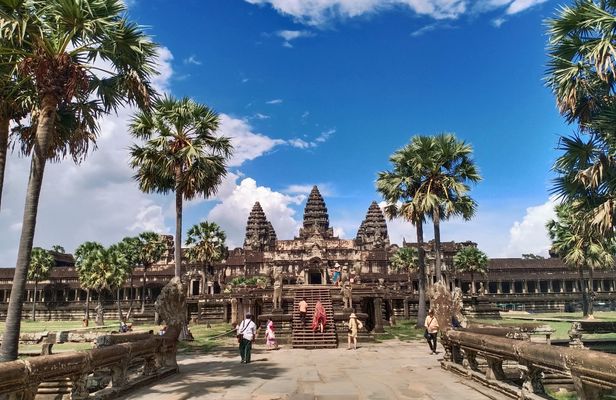 Angkor Temples private guided tour with roundtrip transportation