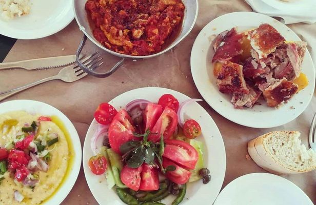 3-hour food tasting guided tour in Kalamata