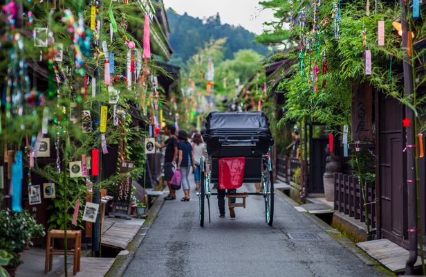 Takayama old town walking tour with local guide