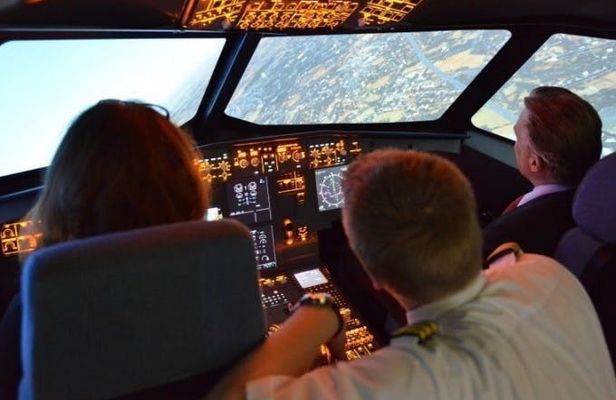 60-minute flight in the Airbus A320 flight simulator in Metzingen