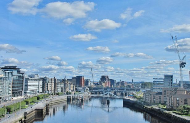 Explore Glasgow in 1 hour with a local