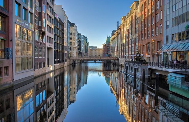Kickstart private and personalized walking tour of Hamburg