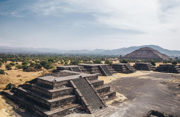 Teotihuacan pyramids and Shrine of Guadalupe private tour with optional lunch